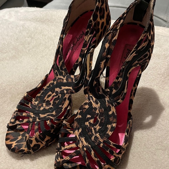 Betsy Johnson Leopard heels Sz 7 - Picture 3 of 7